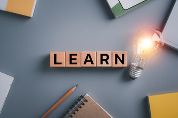 六年级上册第六单元英语42页的公告栏怎么读