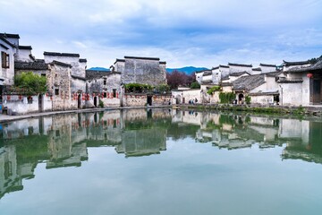 六年级上册第六单元英语42页的公告栏怎么读